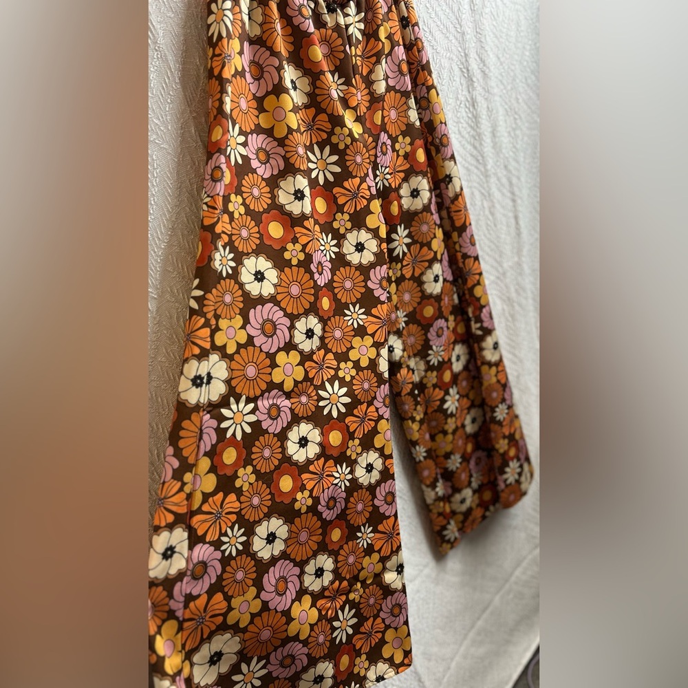 ROMWE Groovy 70’s Retro Floral Patterned Pants with Orange and Brown - Picture 5 of 7